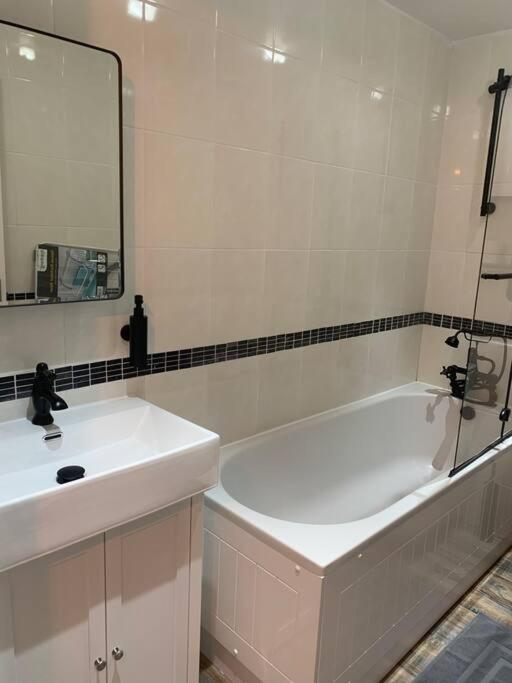 Ferienwohnung Cosy One Bed Flat Free Parking Send Exterior foto